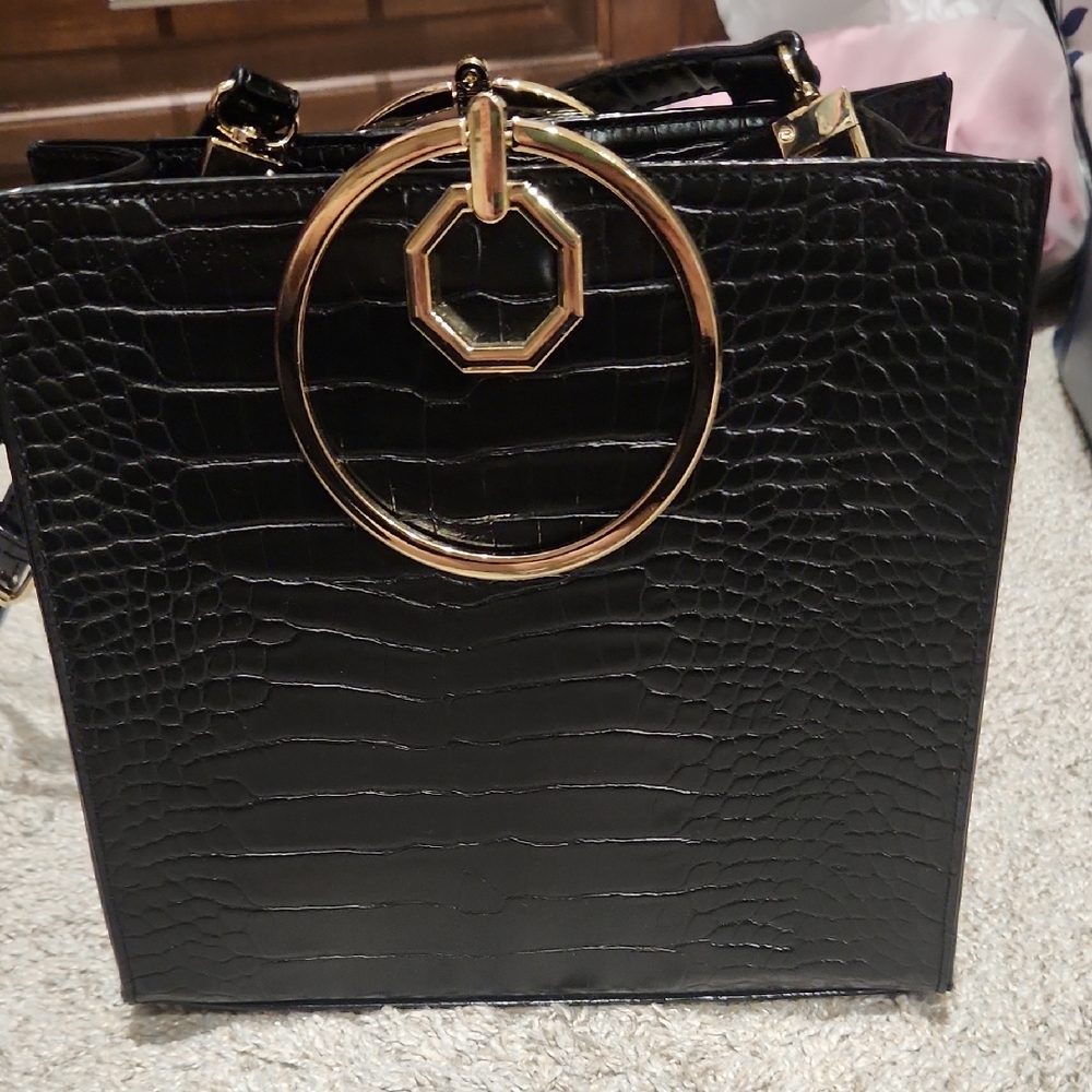 Sophisticated Black Croc-Embossed Shoulder Bag with Gold Accent